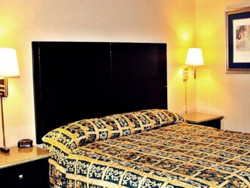 Motel Super 8 By Wyndham San Antonio Pearl District Downtown Exterior foto