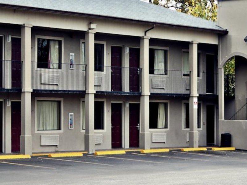 Motel Super 8 By Wyndham San Antonio Pearl District Downtown Exterior foto