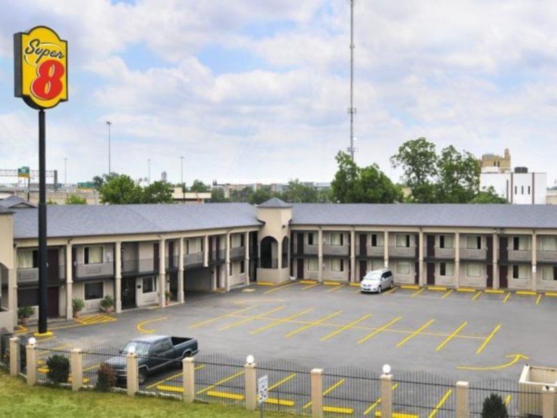 Motel Super 8 By Wyndham San Antonio Pearl District Downtown Exterior foto