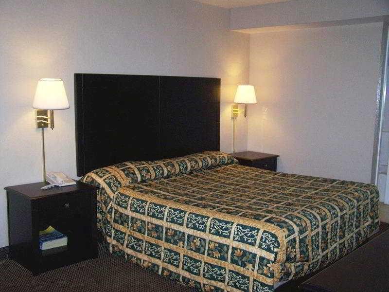 Motel Super 8 By Wyndham San Antonio Pearl District Downtown Exterior foto