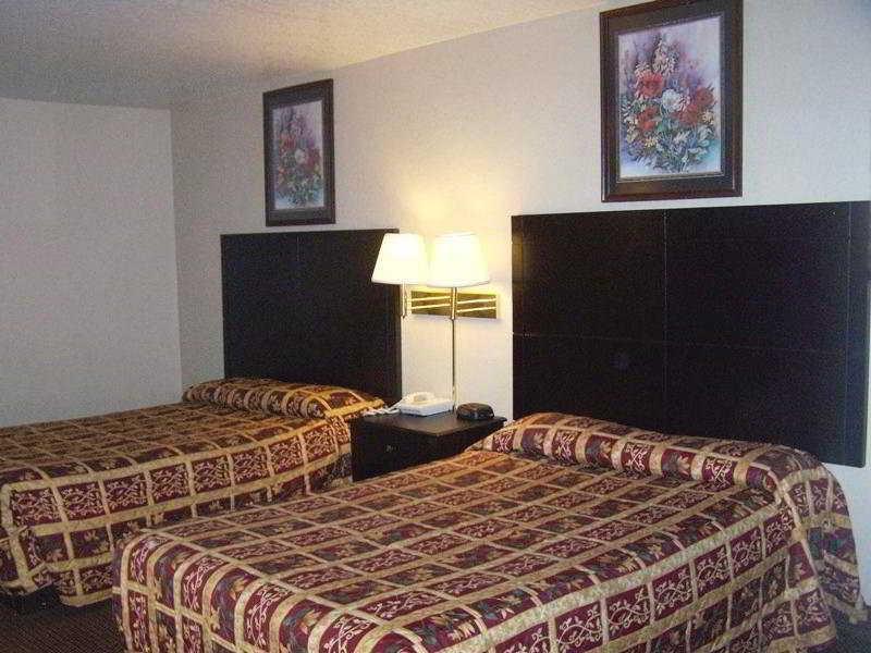 Motel Super 8 By Wyndham San Antonio Pearl District Downtown Exterior foto