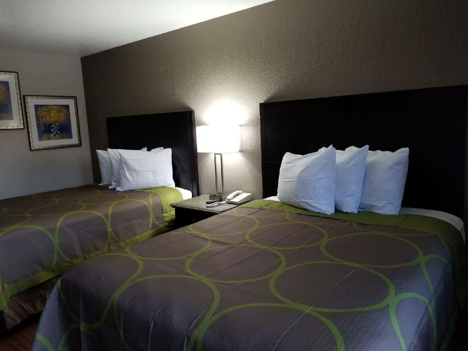 Motel Super 8 By Wyndham San Antonio Pearl District Downtown Exterior foto